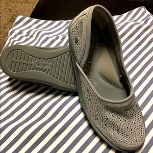 BZees. Grey silver shoes/loafers